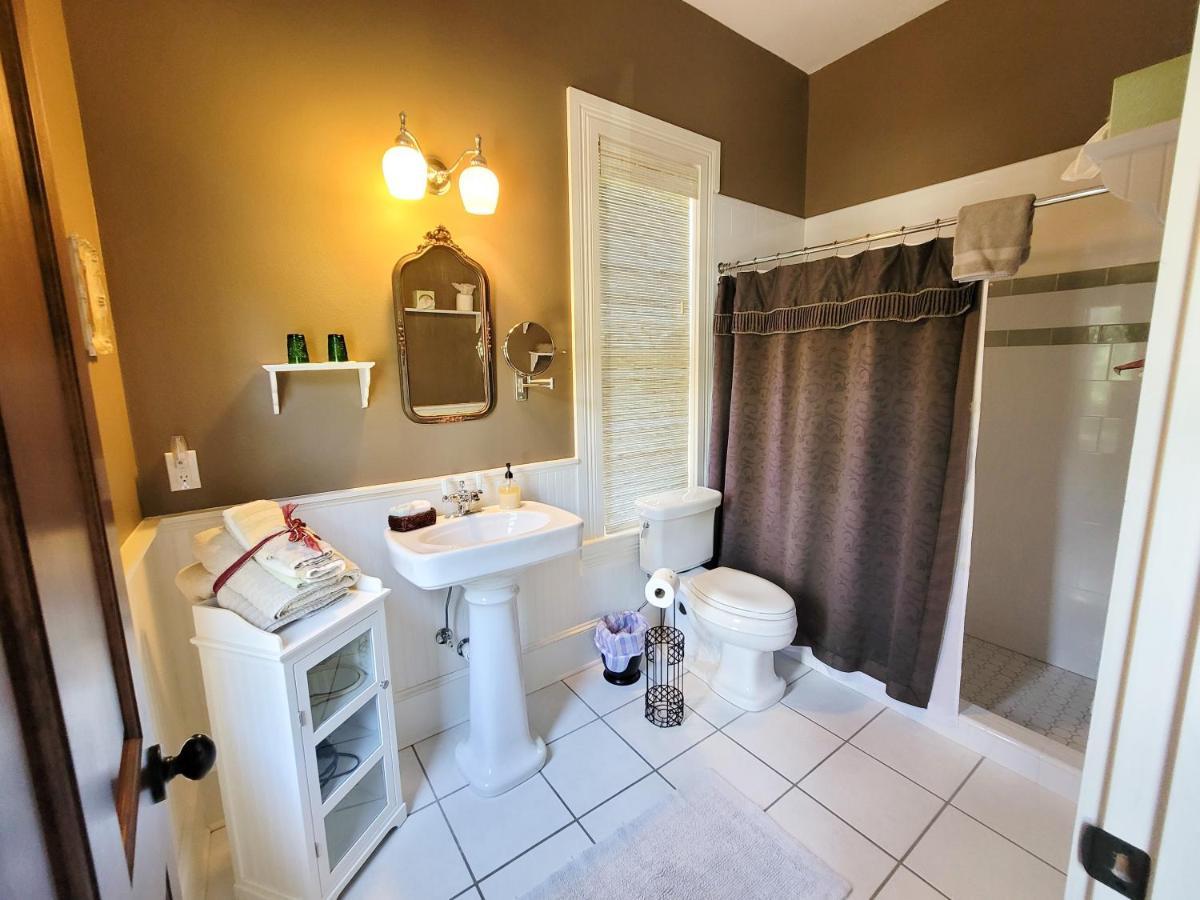 Camellia Rose Inn- King Room Southern Charm Gainesville Zewnętrze zdjęcie