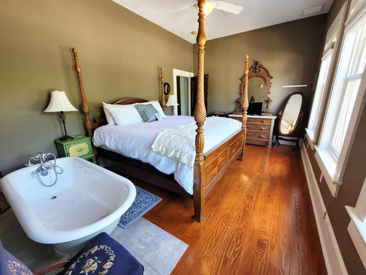 Camellia Rose Inn- King Room Southern Charm Gainesville Zewnętrze zdjęcie